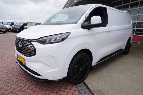 Ford E-Transit Cust. 320L L2H1 Limited 65 kWh 160KW/218PK Automaat met POWERPACK Nr. V029 | Airco | Cruise | Apple CP| 20"LM velgen | Trekhaak | Spoilers DEMO