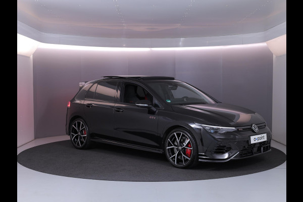 Volkswagen Golf 2.0 TSI GTI Clubsport 300 pk Automaat (DSG) | Verlengde garantie | Navigatie | Panoramadak | Parkeersensoren (Park assist) | Rondomzicht camera | Stoelverwarming | Head-up display |