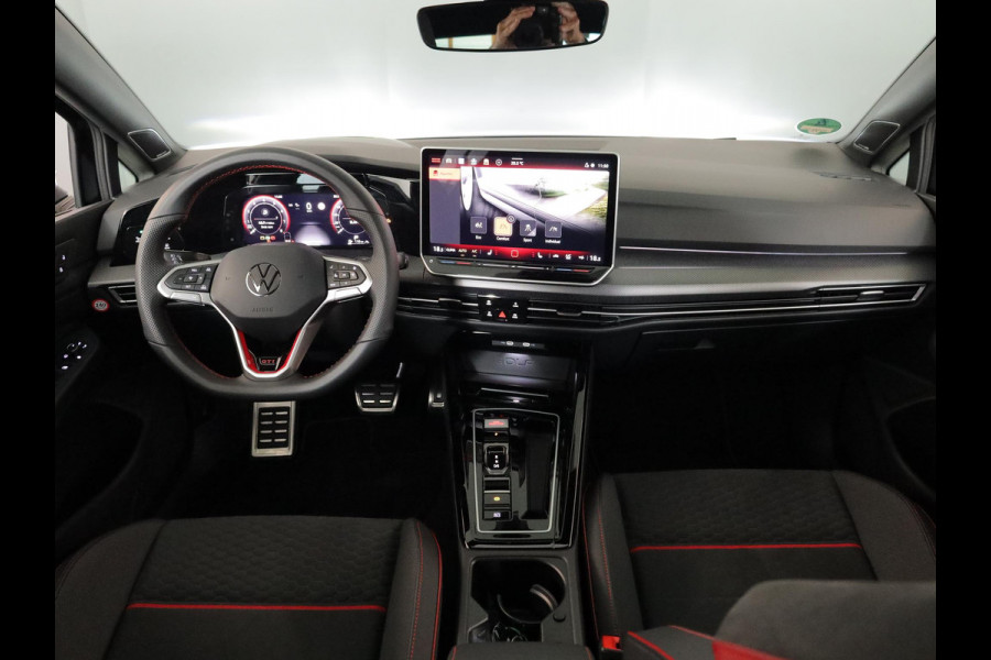 Volkswagen Golf 2.0 TSI GTI Clubsport 300 pk Automaat (DSG) | Verlengde garantie | Navigatie | Panoramadak | Parkeersensoren (Park assist) | Rondomzicht camera | Stoelverwarming | Head-up display |