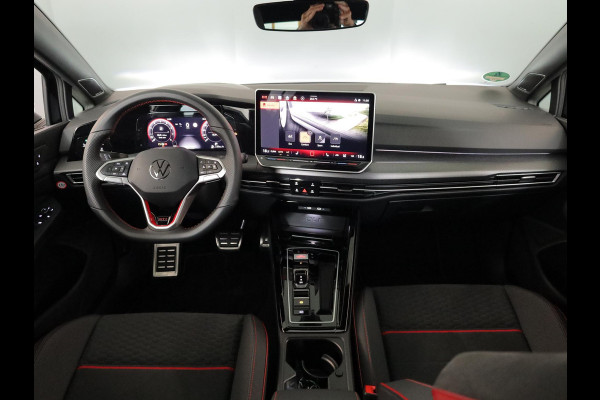 Volkswagen Golf 2.0 TSI GTI Clubsport 300 pk Automaat (DSG) | Verlengde garantie | Navigatie | Panoramadak | Parkeersensoren (Park assist) | Rondomzicht camera | Stoelverwarming | Head-up display |