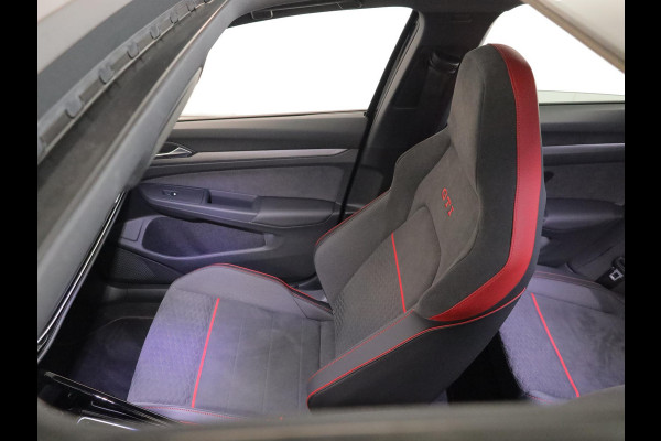 Volkswagen Golf 2.0 TSI GTI Clubsport 300 pk Automaat (DSG) | Verlengde garantie | Navigatie | Panoramadak | Parkeersensoren (Park assist) | Rondomzicht camera | Stoelverwarming | Head-up display |