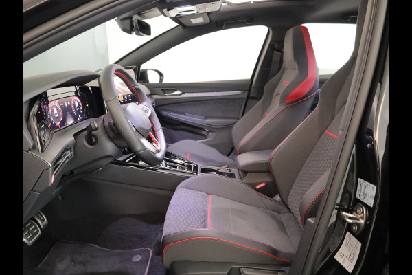 Volkswagen Golf 2.0 TSI GTI Clubsport 300 pk Automaat (DSG) | Verlengde garantie | Navigatie | Panoramadak | Parkeersensoren (Park assist) | Rondomzicht camera | Stoelverwarming | Head-up display |