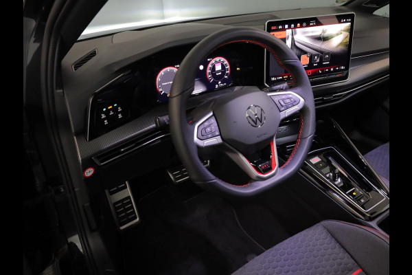 Volkswagen Golf 2.0 TSI GTI Clubsport 300 pk Automaat (DSG) | Verlengde garantie | Navigatie | Panoramadak | Parkeersensoren (Park assist) | Rondomzicht camera | Stoelverwarming | Head-up display |