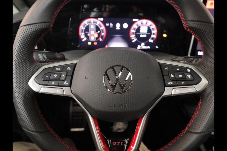 Volkswagen Golf 2.0 TSI GTI Clubsport 300 pk Automaat (DSG) | Verlengde garantie | Navigatie | Panoramadak | Parkeersensoren (Park assist) | Rondomzicht camera | Stoelverwarming | Head-up display |