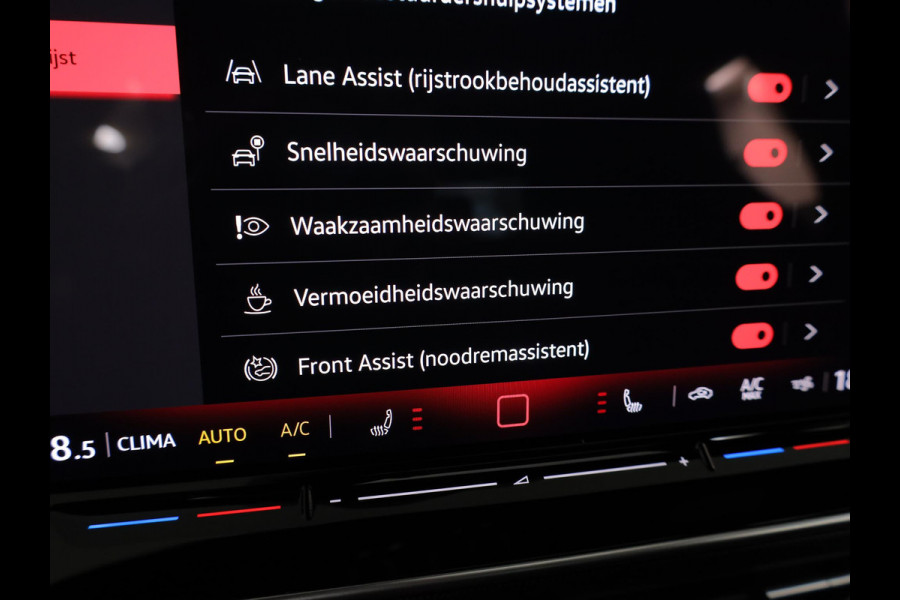 Volkswagen Golf 2.0 TSI GTI Clubsport 300 pk Automaat (DSG) | Verlengde garantie | Navigatie | Panoramadak | Parkeersensoren (Park assist) | Rondomzicht camera | Stoelverwarming | Head-up display |