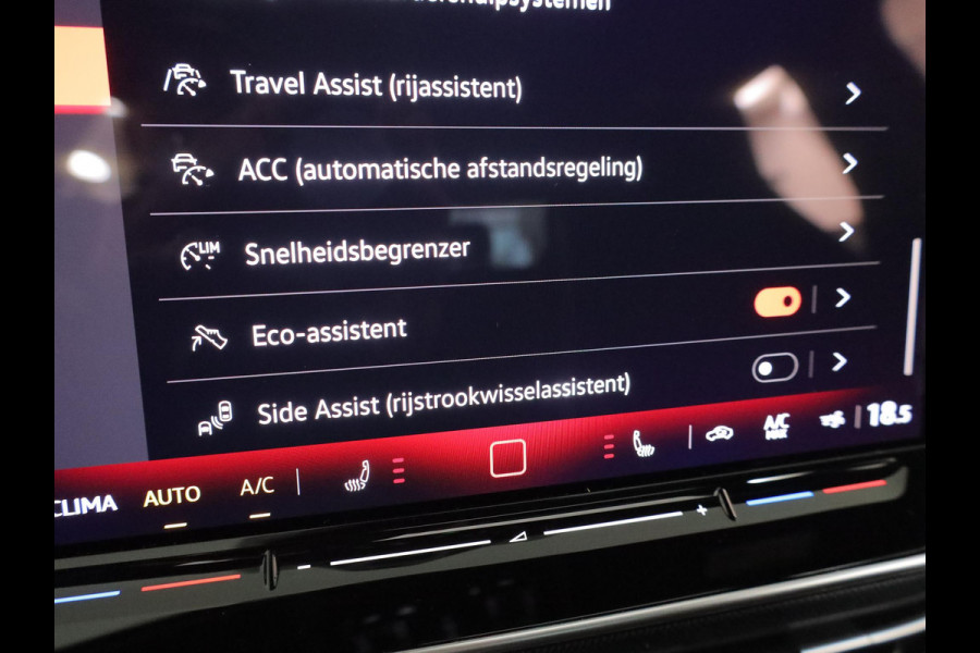 Volkswagen Golf 2.0 TSI GTI Clubsport 300 pk Automaat (DSG) | Verlengde garantie | Navigatie | Panoramadak | Parkeersensoren (Park assist) | Rondomzicht camera | Stoelverwarming | Head-up display |