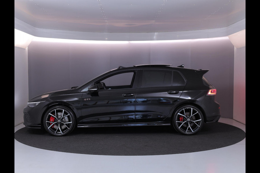Volkswagen Golf 2.0 TSI GTI Clubsport 300 pk Automaat (DSG) | Verlengde garantie | Navigatie | Panoramadak | Parkeersensoren (Park assist) | Rondomzicht camera | Stoelverwarming | Head-up display |