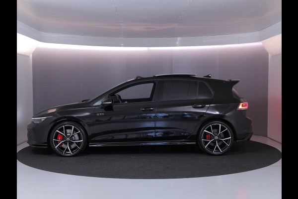 Volkswagen Golf 2.0 TSI GTI Clubsport 300 pk Automaat (DSG) | Verlengde garantie | Navigatie | Panoramadak | Parkeersensoren (Park assist) | Rondomzicht camera | Stoelverwarming | Head-up display |