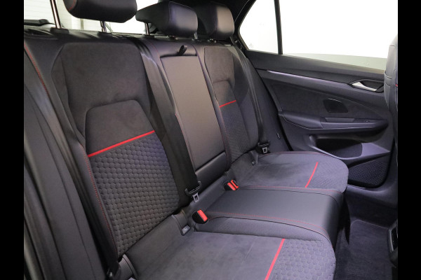 Volkswagen Golf 2.0 TSI GTI Clubsport 300 pk Automaat (DSG) | Verlengde garantie | Navigatie | Panoramadak | Parkeersensoren (Park assist) | Rondomzicht camera | Stoelverwarming | Head-up display |