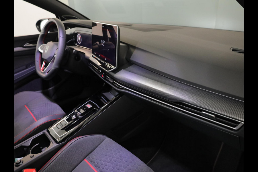 Volkswagen Golf 2.0 TSI GTI Clubsport 300 pk Automaat (DSG) | Verlengde garantie | Navigatie | Panoramadak | Parkeersensoren (Park assist) | Rondomzicht camera | Stoelverwarming | Head-up display |