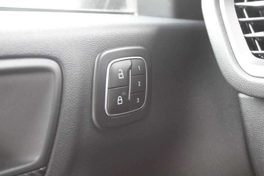 Ford Kuga 2.5 PHEV ST-Line X | Adaptive Cruise Control | AGR Stoelen | Stoel + Stuurverwarming | Panorama Dak | Camera | Navigatie |