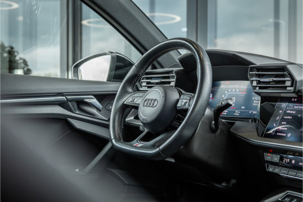 Audi S3 Sportback 2.0 TFSI quattro - Panorama | ACC | Achteruitrijcamera | Sfeerverlichting