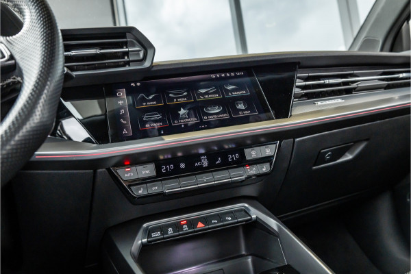 Audi S3 Sportback 2.0 TFSI quattro - Panorama | ACC | Achteruitrijcamera | Sfeerverlichting