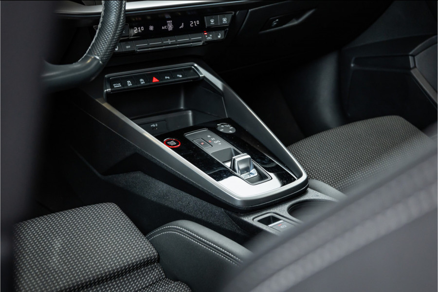 Audi S3 Sportback 2.0 TFSI quattro - Panorama | ACC | Achteruitrijcamera | Sfeerverlichting