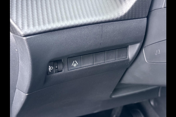 Peugeot 2008 1.2 Hybrid 136 Allure ADAPTIVE CRUISE CONTROL| ACHTERUITRIJCAMERA| APPLE CARPLAY/ ANDROID AUTO| DODE HOEK SENSOR | FABRIEKSGARANTIE TOT 2027 | RIJKLAAR PRIJS |
