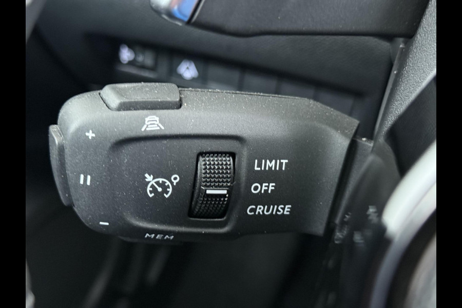 Peugeot 2008 1.2 Hybrid 136 Allure ADAPTIVE CRUISE CONTROL| ACHTERUITRIJCAMERA| APPLE CARPLAY/ ANDROID AUTO| DODE HOEK SENSOR | FABRIEKSGARANTIE TOT 2027 | RIJKLAAR PRIJS |