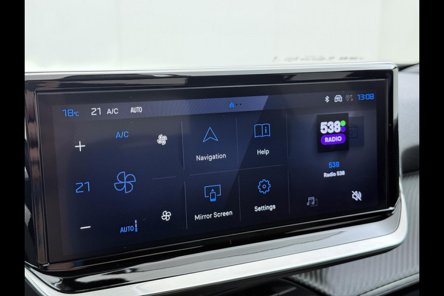 Peugeot 2008 1.2 Hybrid 136 Allure ADAPTIVE CRUISE CONTROL| ACHTERUITRIJCAMERA| APPLE CARPLAY/ ANDROID AUTO| DODE HOEK SENSOR | FABRIEKSGARANTIE TOT 2027 | RIJKLAAR PRIJS |