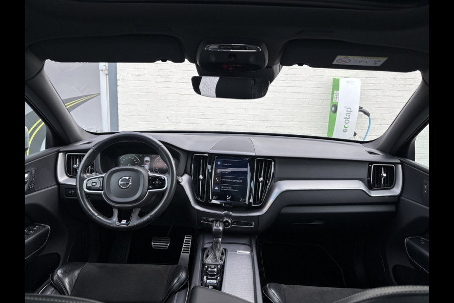 Volvo XC60 2.0 T5 R-Design | Adaptieve cruise | Zwenkbare trekhaak | Panoramadak | Bliss |