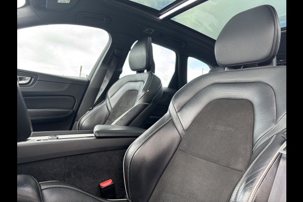 Volvo XC60 2.0 T5 R-Design | Adaptieve cruise | Zwenkbare trekhaak | Panoramadak | Bliss |