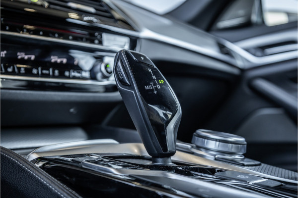 BMW 5 Serie 520i High Executive Edition - M Sport | H&K | Stoelkoeling | Memory | HUD