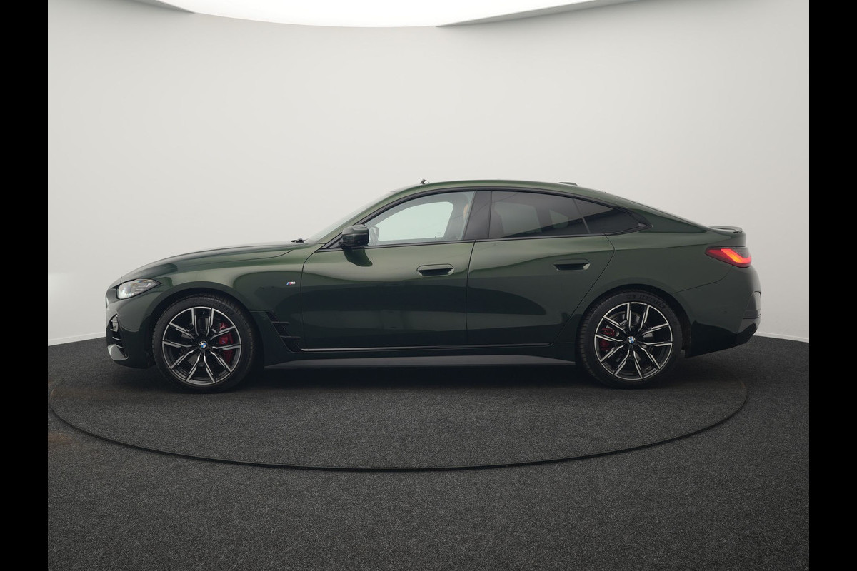 BMW 4 Serie Gran Coupé 430i M Sport 245pk Dealer O.H Sanremo Green | Panodak | Lederen Competition Stoelen Memory & Verwarmd | Adaptive Onderstel | 360 Camera | Harman & Kardon | 19" L.M | Carbon | Apple Carplay | Navigatie | Blis | Virtual | DAB |