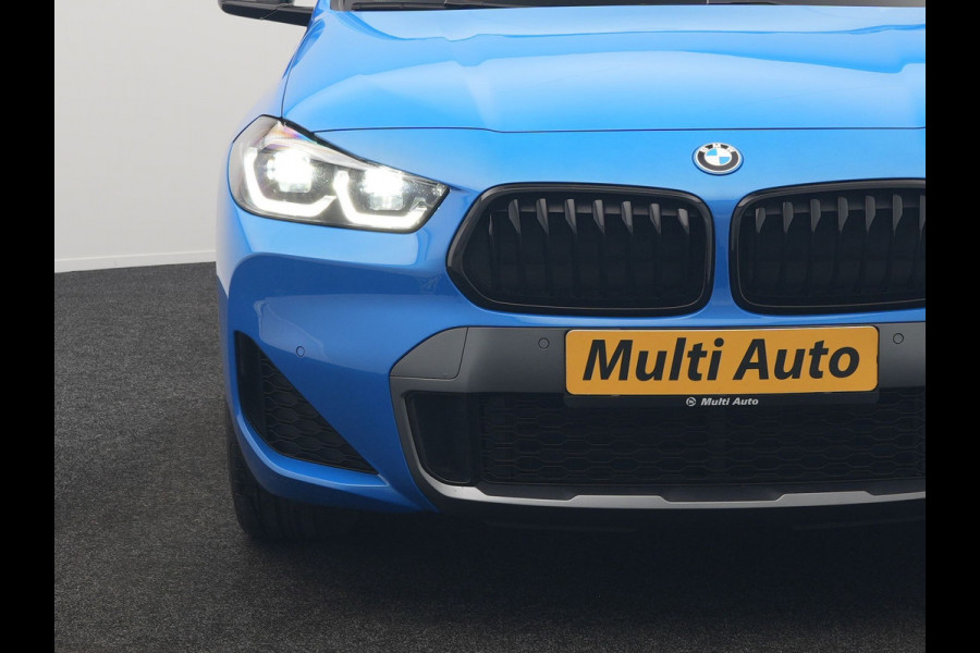 BMW X2 xDrive25e M Sport X PHEV 220pk Dealer O.H. | Trekhaak Afn. | Panodak | Adaptive Cruise | Head Up | Camera | Harman / Kardon | Lederen Competition Stoelen Memory & Verwarmd | Keyless | 19"L.M | Sfeerverlichting | Navigatie | DAB | Plug
