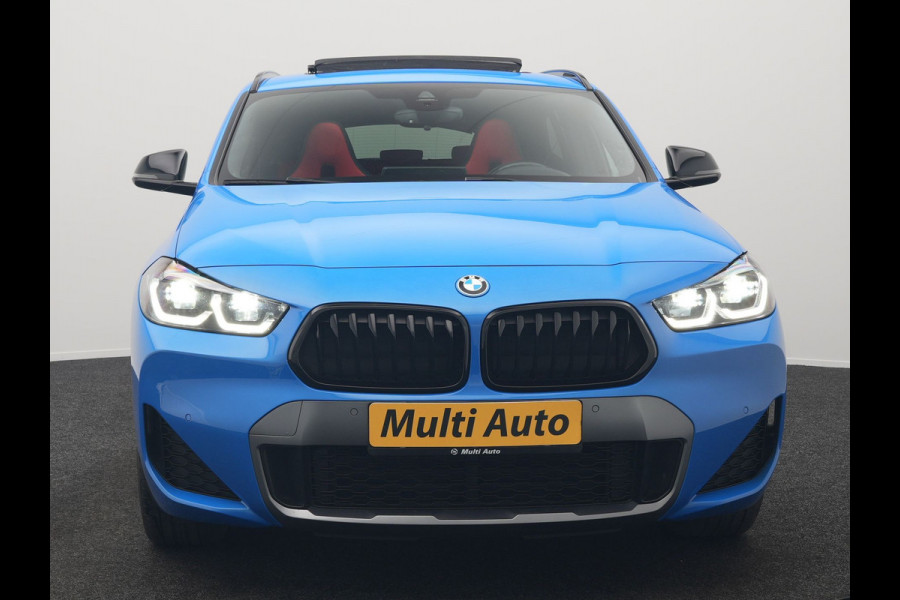 BMW X2 xDrive25e M Sport X PHEV 220pk Dealer O.H. | Trekhaak Afn. | Panodak | Adaptive Cruise | Head Up | Camera | Harman / Kardon | Lederen Competition Stoelen Memory & Verwarmd | Keyless | 19"L.M | Sfeerverlichting | Navigatie | DAB | Plug