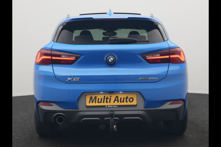 BMW X2 xDrive25e M Sport X PHEV 220pk Dealer O.H. | Trekhaak Afn. | Panodak | Adaptive Cruise | Head Up | Camera | Harman / Kardon | Lederen Competition Stoelen Memory & Verwarmd | Keyless | 19"L.M | Sfeerverlichting | Navigatie | DAB | Plug