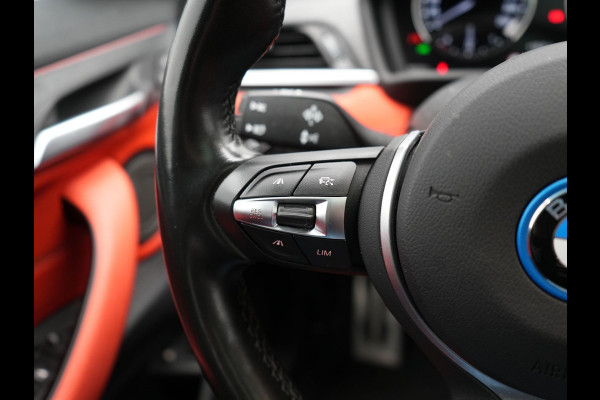 BMW X2 xDrive25e M Sport X PHEV 220pk Dealer O.H. | Trekhaak Afn. | Panodak | Adaptive Cruise | Head Up | Camera | Harman / Kardon | Lederen Competition Stoelen Memory & Verwarmd | Keyless | 19"L.M | Sfeerverlichting | Navigatie | DAB | Plug
