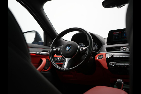 BMW X2 xDrive25e M Sport X PHEV 220pk Dealer O.H. | Trekhaak Afn. | Panodak | Adaptive Cruise | Head Up | Camera | Harman / Kardon | Lederen Competition Stoelen Memory & Verwarmd | Keyless | 19"L.M | Sfeerverlichting | Navigatie | DAB | Plug
