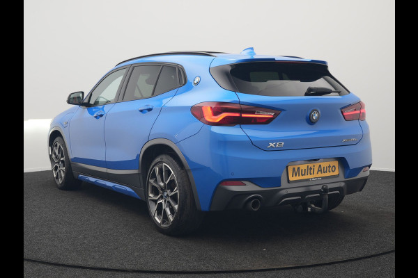 BMW X2 xDrive25e M Sport X PHEV 220pk Dealer O.H. | Trekhaak Afn. | Panodak | Adaptive Cruise | Head Up | Camera | Harman / Kardon | Lederen Competition Stoelen Memory & Verwarmd | Keyless | 19"L.M | Sfeerverlichting | Navigatie | DAB | Plug