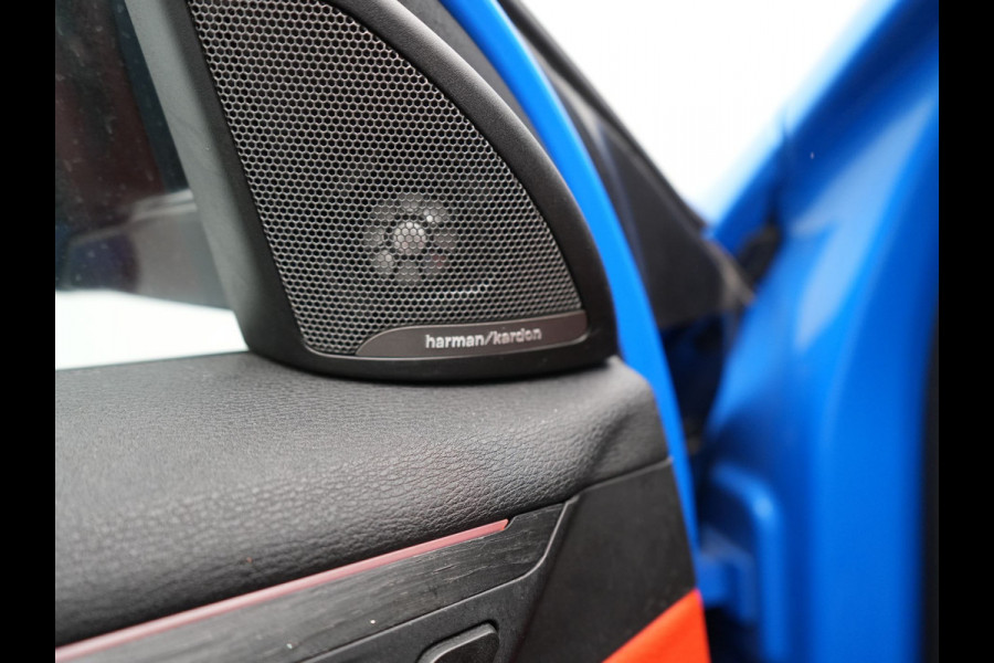 BMW X2 xDrive25e M Sport X PHEV 220pk Dealer O.H. | Trekhaak Afn. | Panodak | Adaptive Cruise | Head Up | Camera | Harman / Kardon | Lederen Competition Stoelen Memory & Verwarmd | Keyless | 19"L.M | Sfeerverlichting | Navigatie | DAB | Plug