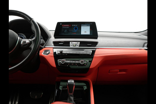 BMW X2 xDrive25e M Sport X PHEV 220pk Dealer O.H. | Trekhaak Afn. | Panodak | Adaptive Cruise | Head Up | Camera | Harman / Kardon | Lederen Competition Stoelen Memory & Verwarmd | Keyless | 19"L.M | Sfeerverlichting | Navigatie | DAB | Plug