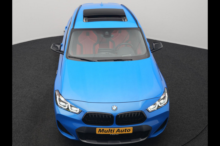 BMW X2 xDrive25e M Sport X PHEV 220pk Dealer O.H. | Trekhaak Afn. | Panodak | Adaptive Cruise | Head Up | Camera | Harman / Kardon | Lederen Competition Stoelen Memory & Verwarmd | Keyless | 19"L.M | Sfeerverlichting | Navigatie | DAB | Plug