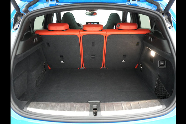 BMW X2 xDrive25e M Sport X PHEV 220pk Dealer O.H. | Trekhaak Afn. | Panodak | Adaptive Cruise | Head Up | Camera | Harman / Kardon | Lederen Competition Stoelen Memory & Verwarmd | Keyless | 19"L.M | Sfeerverlichting | Navigatie | DAB | Plug