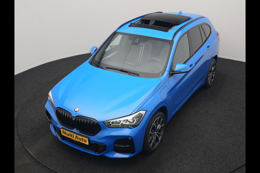 BMW X1 xDrive25e M Sport PHEV 221pk Dealer O.H | Trekhaak Afn. | Panodak | Camera | Sportstoelen & Sportstuur Verwarmd | Hifi Audio | Cruise Control | Sfeerverlichting | Navigatie | DAB | 19"L.M | Plug In Hybrid |