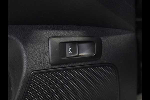 Škoda Karoq 1.5 TSI DSG ACT Sportline Business | Matrix-LED | Camera | Stoel/Stuurverw. | Navi