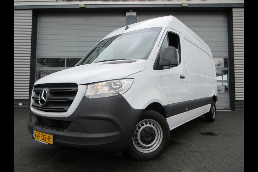 Mercedes-Benz Sprinter 215 CDI L2H2 Airco, Camera, Navigatie ,Trekhaak ,3-Zits.