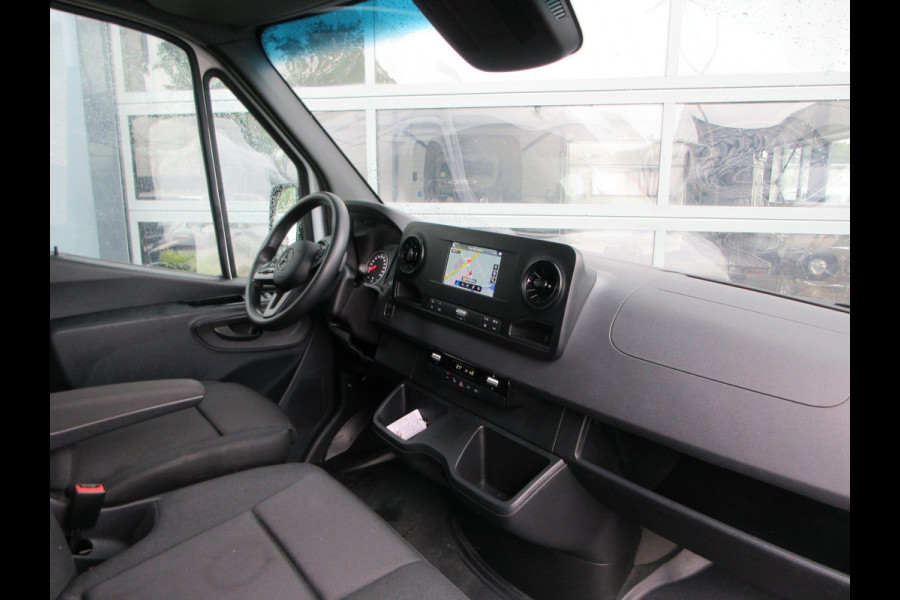 Mercedes-Benz Sprinter 215 CDI L2H2 Airco, Camera, Navigatie ,Trekhaak ,3-Zits.
