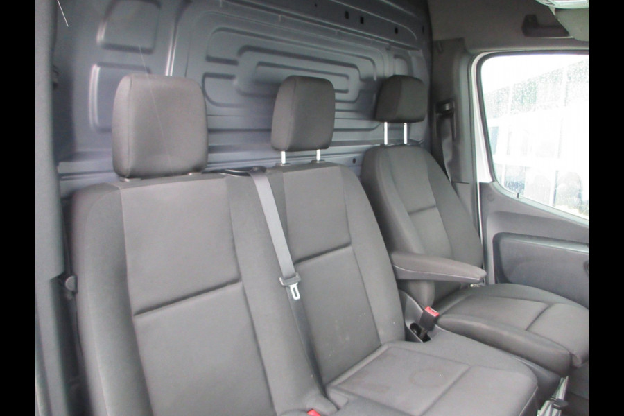 Mercedes-Benz Sprinter 215 CDI L2H2 Airco, Camera, Navigatie ,Trekhaak ,3-Zits.