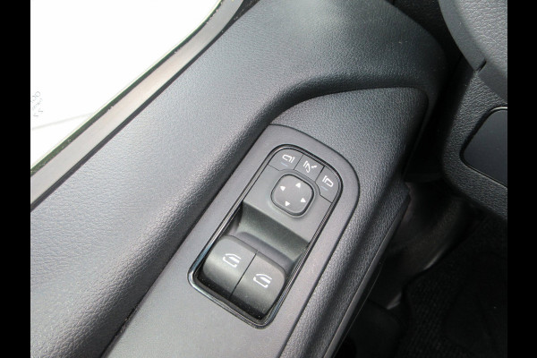 Mercedes-Benz Sprinter 215 CDI L2H2 Airco, Camera, Navigatie ,Trekhaak ,3-Zits.