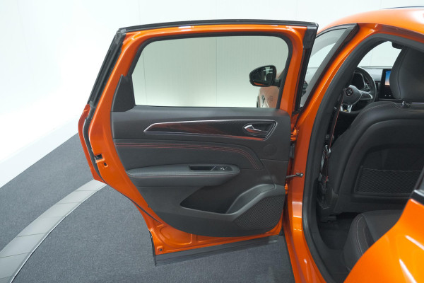 Renault Arkana 1.6 E-Tech Hybrid 145 R.S. Line | 360 Camera | Adaptieve Cruise Control | 9.3 Inch Infotainmentscherm | Pack Winter