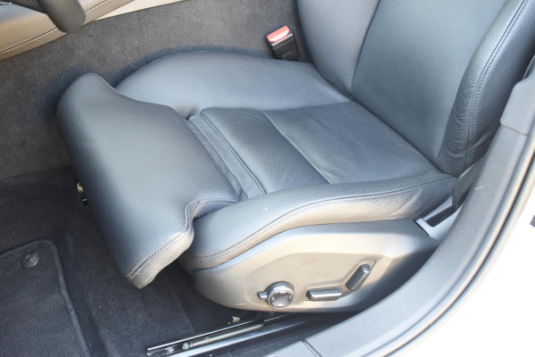 Volvo V60 T6 340PK Automaat Plug-in Hybrid AWD Inscription / Navigatie / Elektrisch verstelbare stoelen met geheugen / Leren bekleding / Elektrische achterklep / Cruise control / Parkeersensoren
