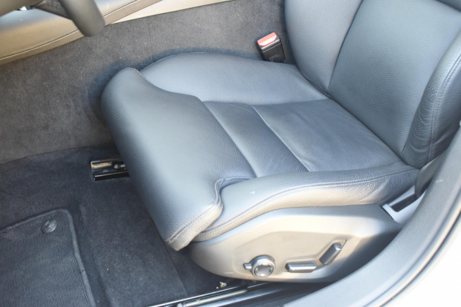 Volvo V60 T6 340PK Automaat Plug-in Hybrid AWD Inscription / Navigatie / Elektrisch verstelbare stoelen met geheugen / Leren bekleding / Elektrische achterklep / Cruise control / Parkeersensoren