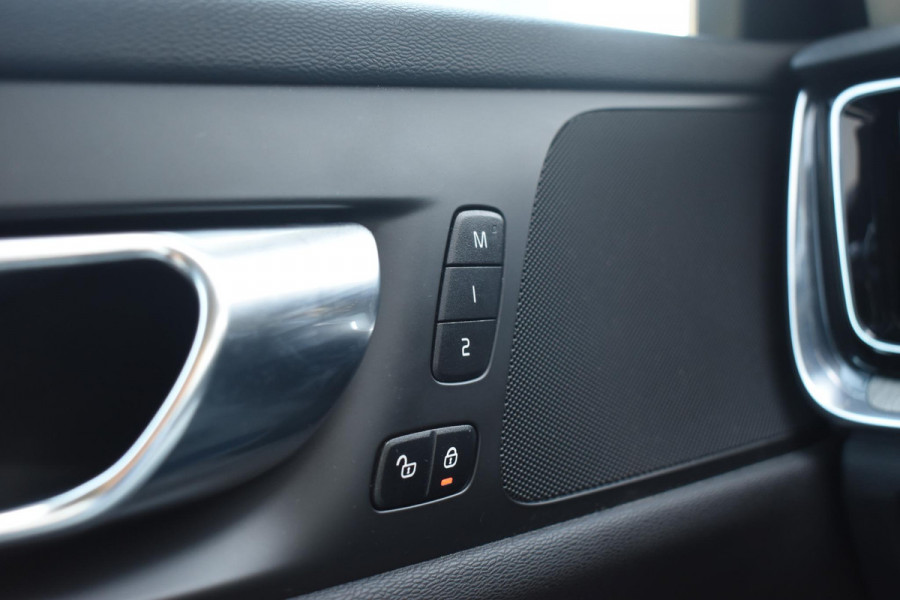 Volvo V60 T6 340PK Automaat Plug-in Hybrid AWD Inscription / Navigatie / Elektrisch verstelbare stoelen met geheugen / Leren bekleding / Elektrische achterklep / Cruise control / Parkeersensoren