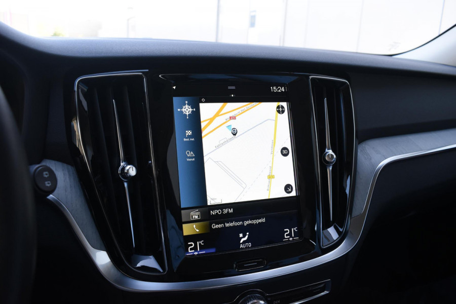 Volvo V60 T6 340PK Automaat Plug-in Hybrid AWD Inscription / Navigatie / Elektrisch verstelbare stoelen met geheugen / Leren bekleding / Elektrische achterklep / Cruise control / Parkeersensoren