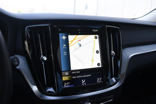 Volvo V60 T6 340PK Automaat Plug-in Hybrid AWD Inscription / Navigatie / Elektrisch verstelbare stoelen met geheugen / Leren bekleding / Elektrische achterklep / Cruise control / Parkeersensoren