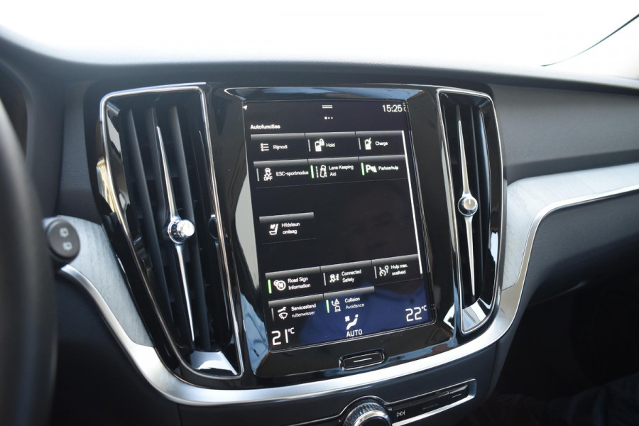 Volvo V60 T6 340PK Automaat Plug-in Hybrid AWD Inscription / Navigatie / Elektrisch verstelbare stoelen met geheugen / Leren bekleding / Elektrische achterklep / Cruise control / Parkeersensoren