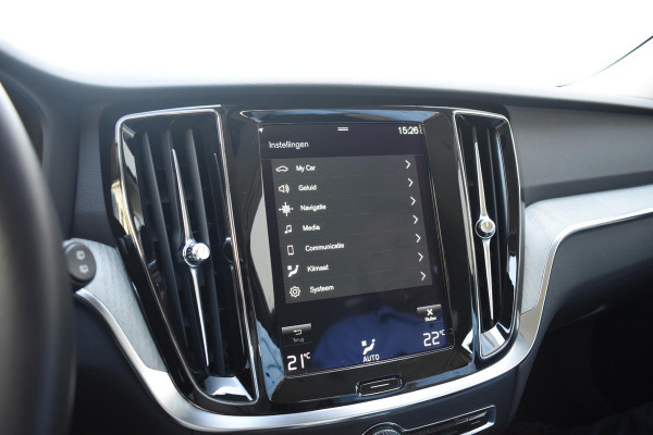 Volvo V60 T6 340PK Automaat Plug-in Hybrid AWD Inscription / Navigatie / Elektrisch verstelbare stoelen met geheugen / Leren bekleding / Elektrische achterklep / Cruise control / Parkeersensoren