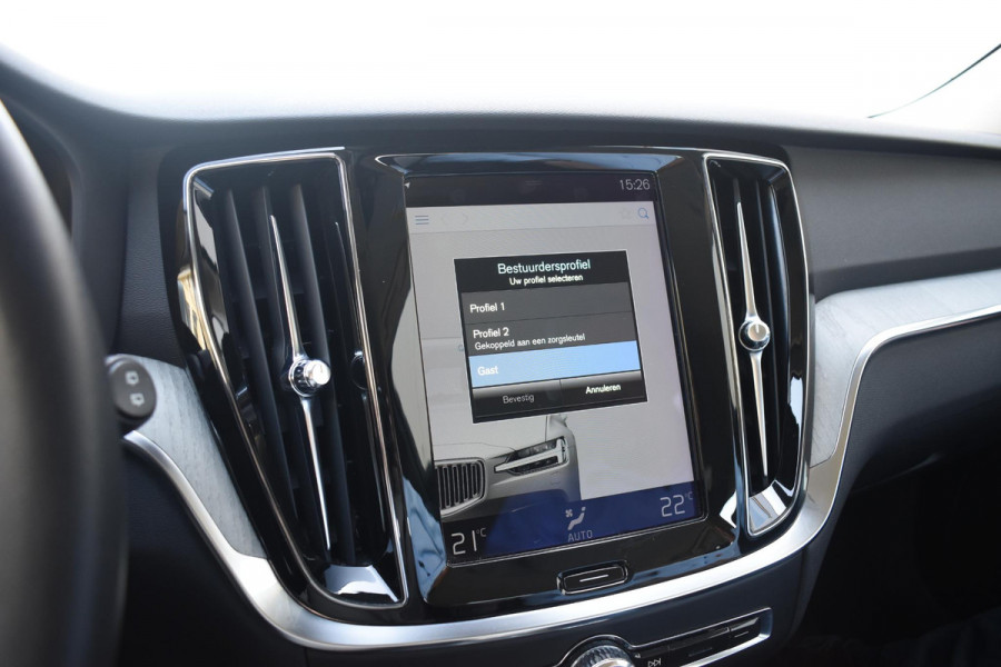 Volvo V60 T6 340PK Automaat Plug-in Hybrid AWD Inscription / Navigatie / Elektrisch verstelbare stoelen met geheugen / Leren bekleding / Elektrische achterklep / Cruise control / Parkeersensoren
